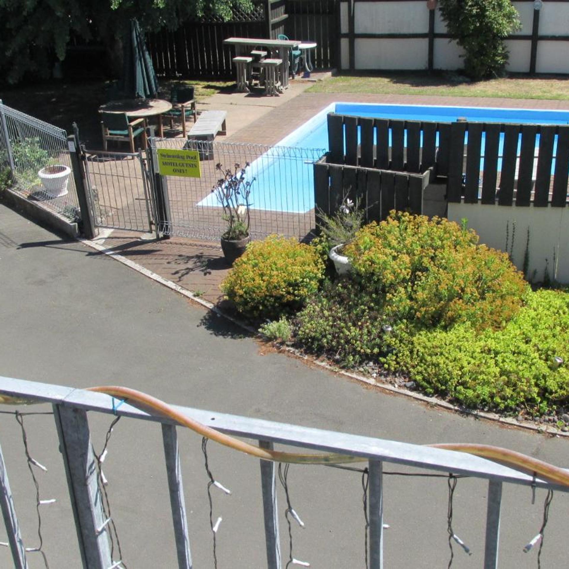 Camberley Court Motel 24/26