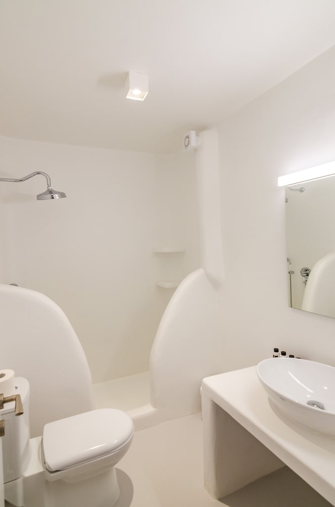 Eden View Suites & Villas 70/72