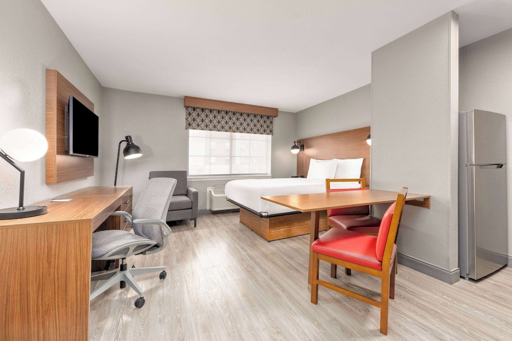 Hawthorn Extended Stay by Wyndham Bedford / Dallas 16/49