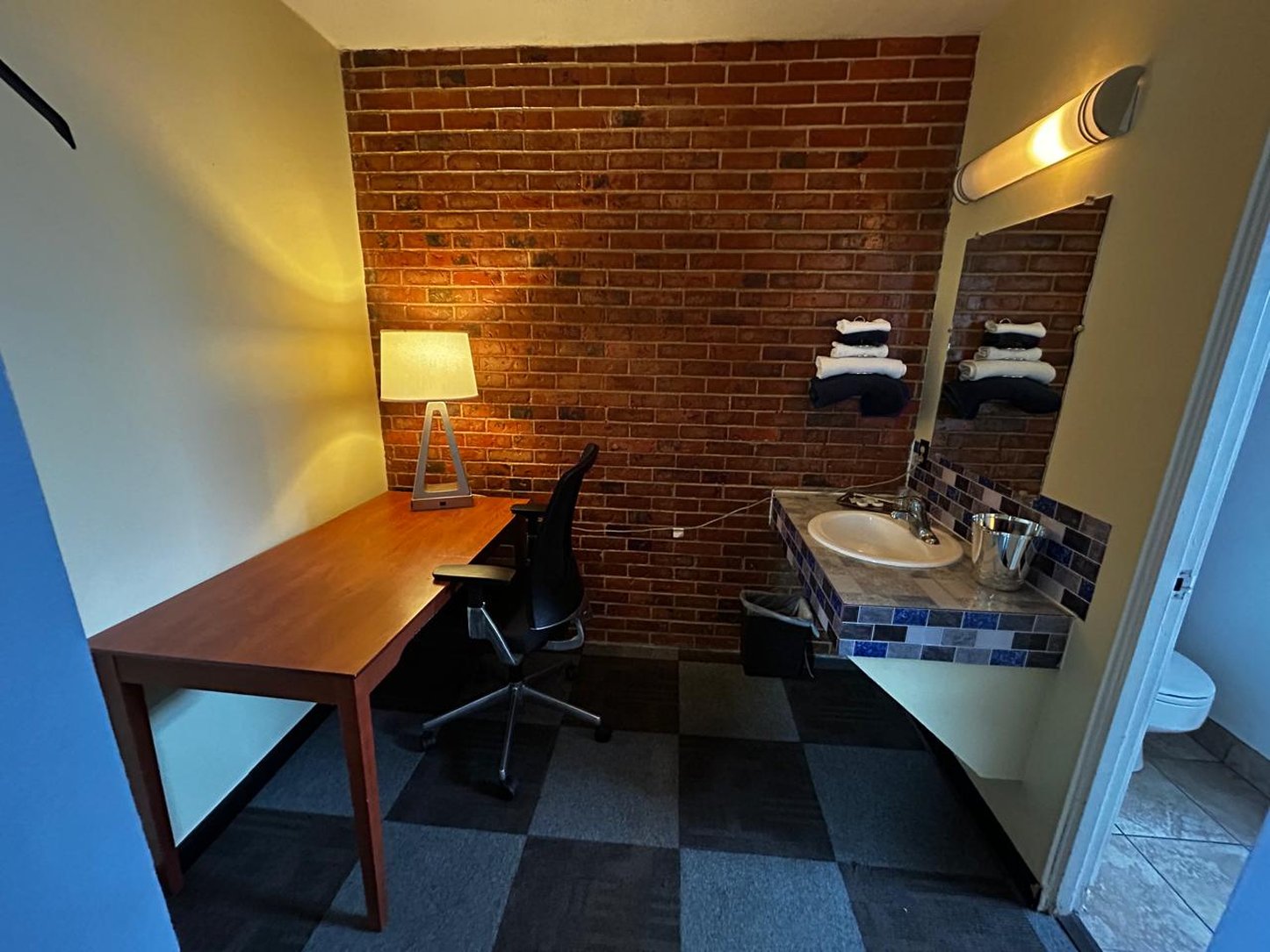 Travelers Inn by OYO Longview Kelso 17/29