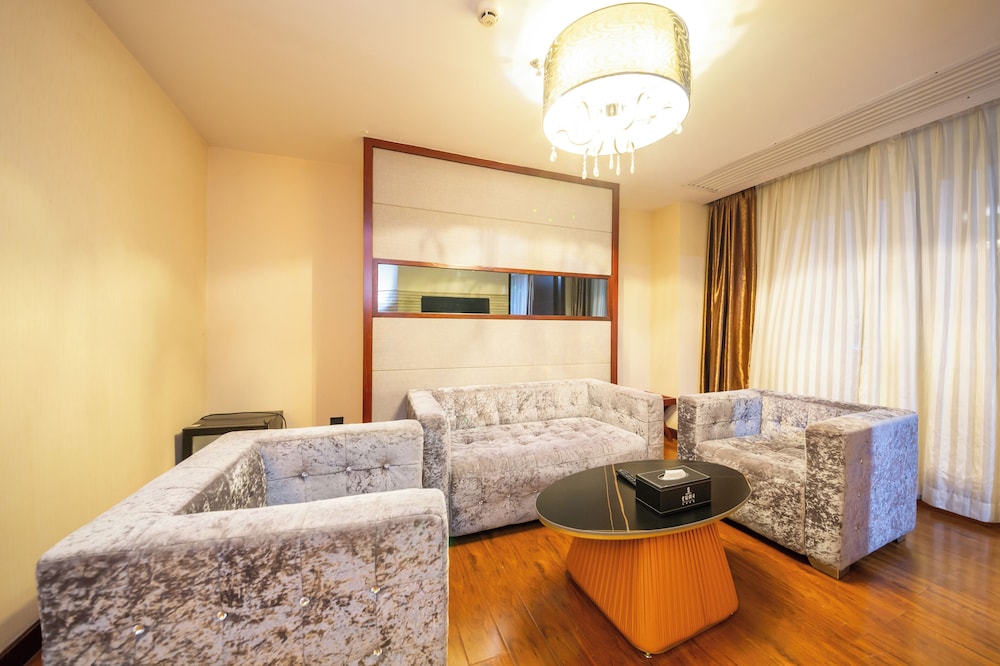 Zhuhai Jinguan Holiday Hotel 28/39