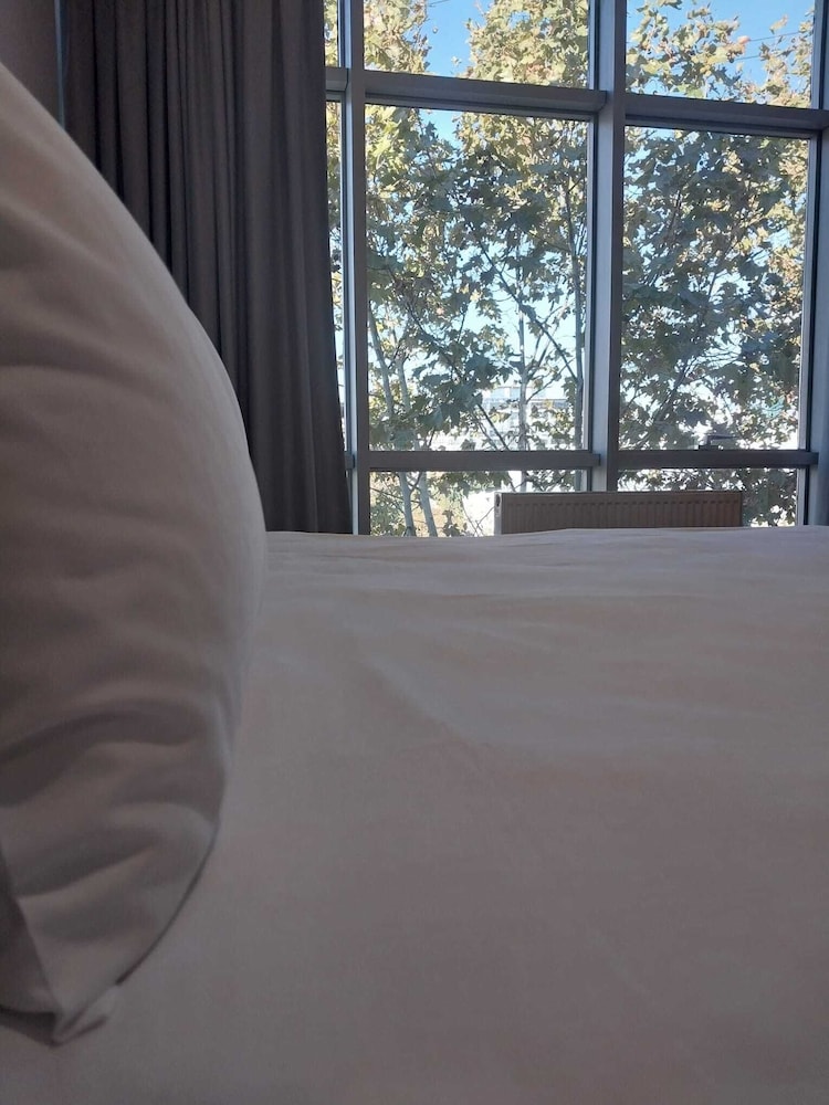 NEW MY WORLD HOTEL 25/50