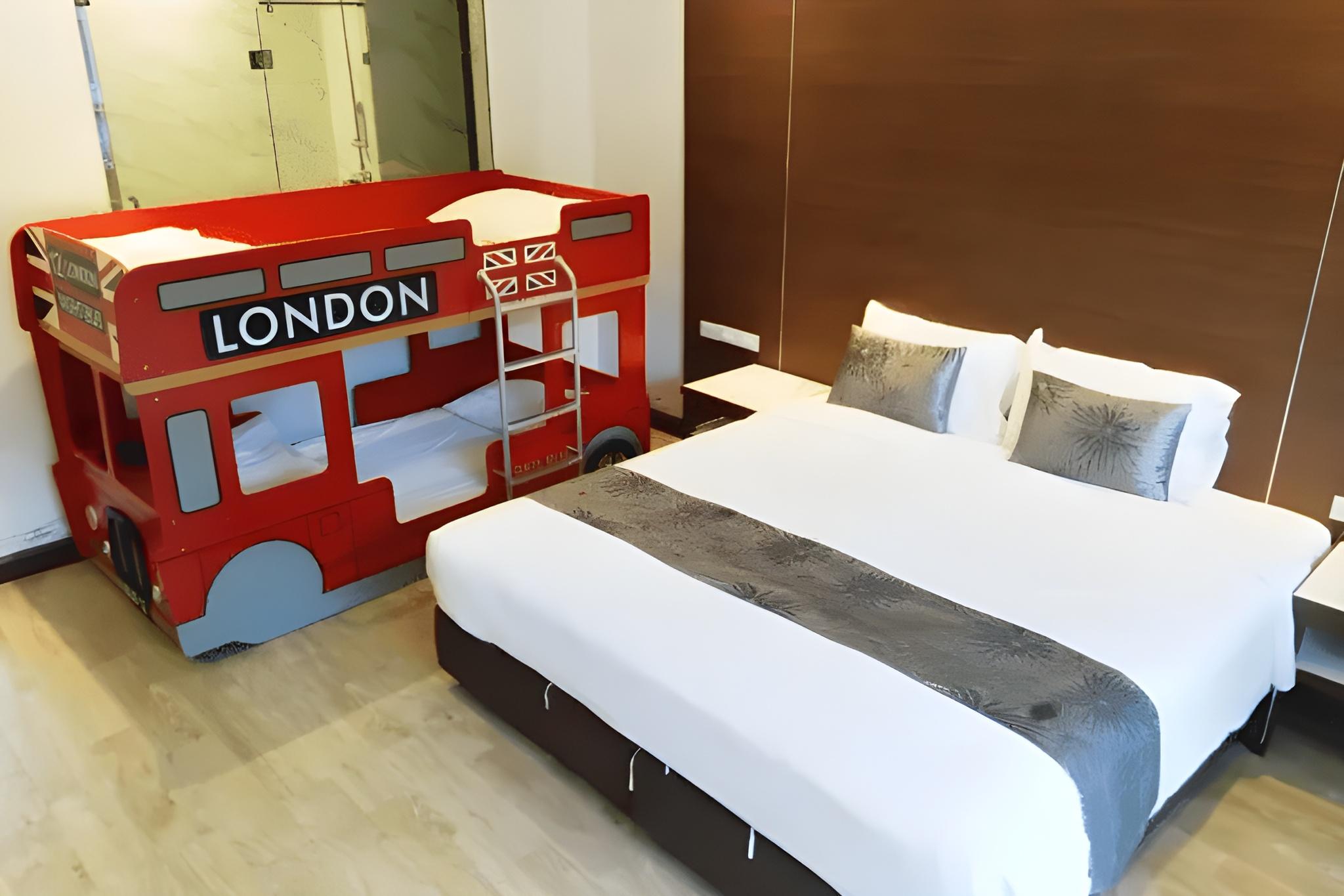 Deluxe, Family, Bunk Bed, Queen Bed, Pool Access