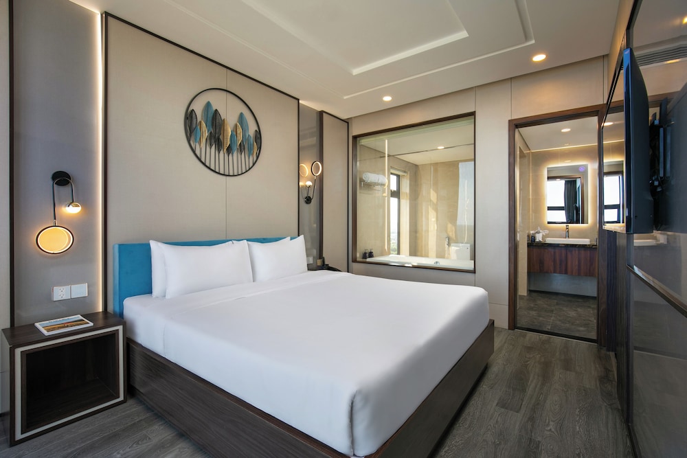 Mangata Beachfront Hotel 14/46
