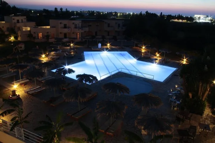 ROSELANDS HOTEL BUNGALOWS 38/43