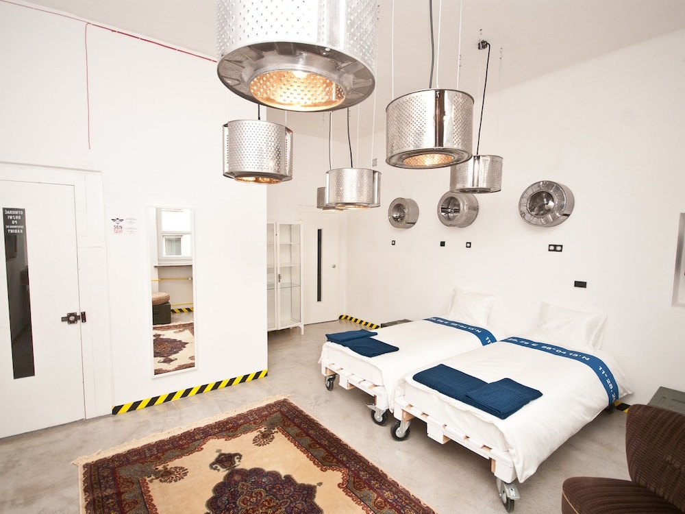 Lofthotel Przychodnia 8/22