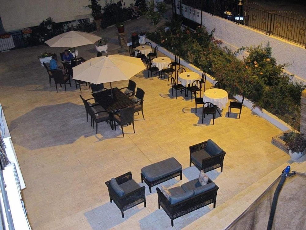 Hotel Nika 36/39