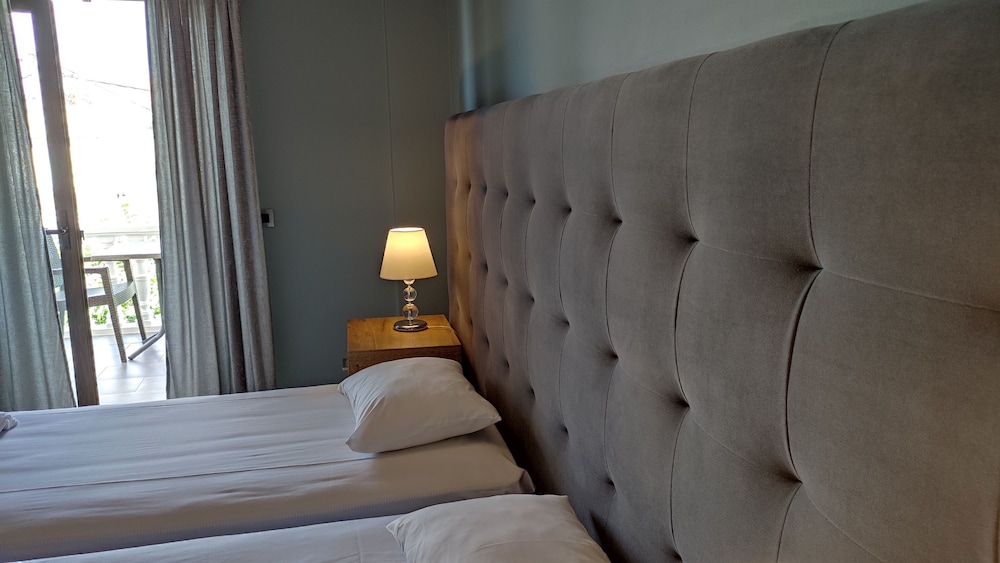 SUPERIOR, TWIN BEDS