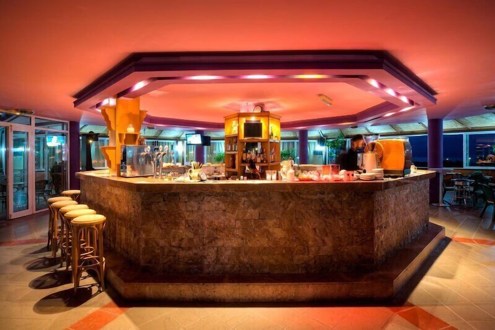 Corali Hotel 6/63