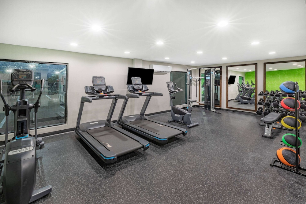 La Quinta Inn & Suites by Wyndham Houston Southwest 24/42