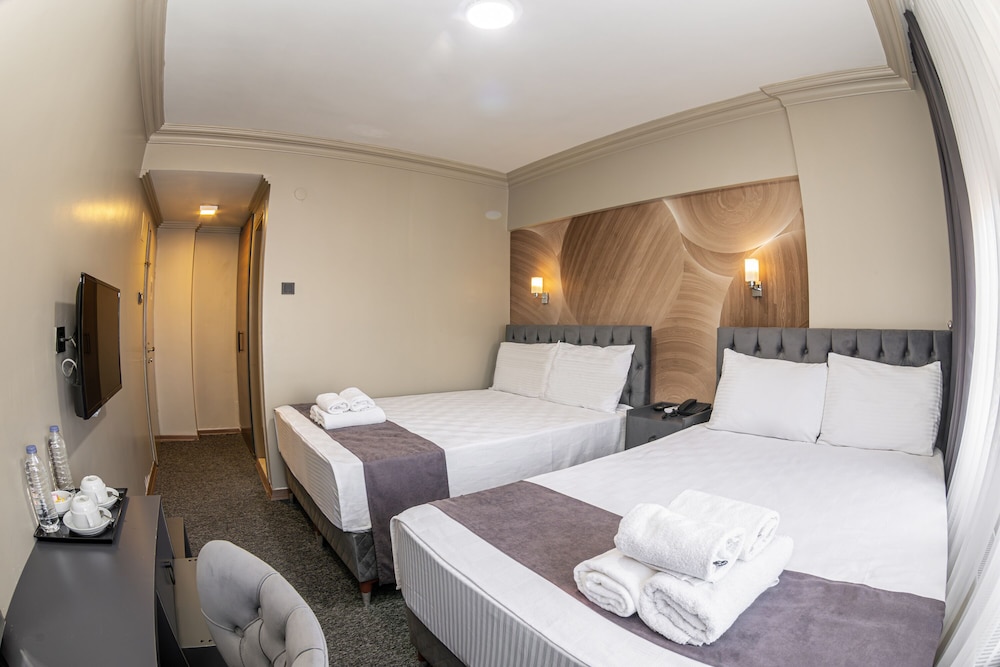 Loyal City Hotel 30/63