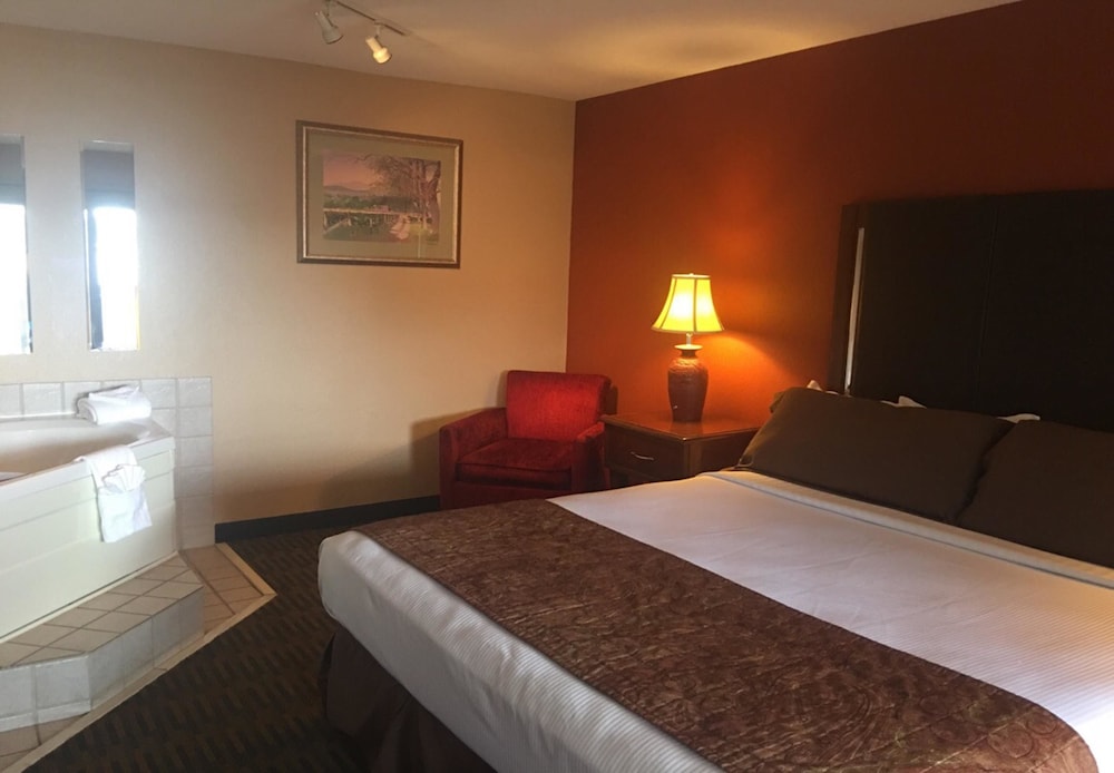 Best Western Plus Landing View Inn & Suites 13/51