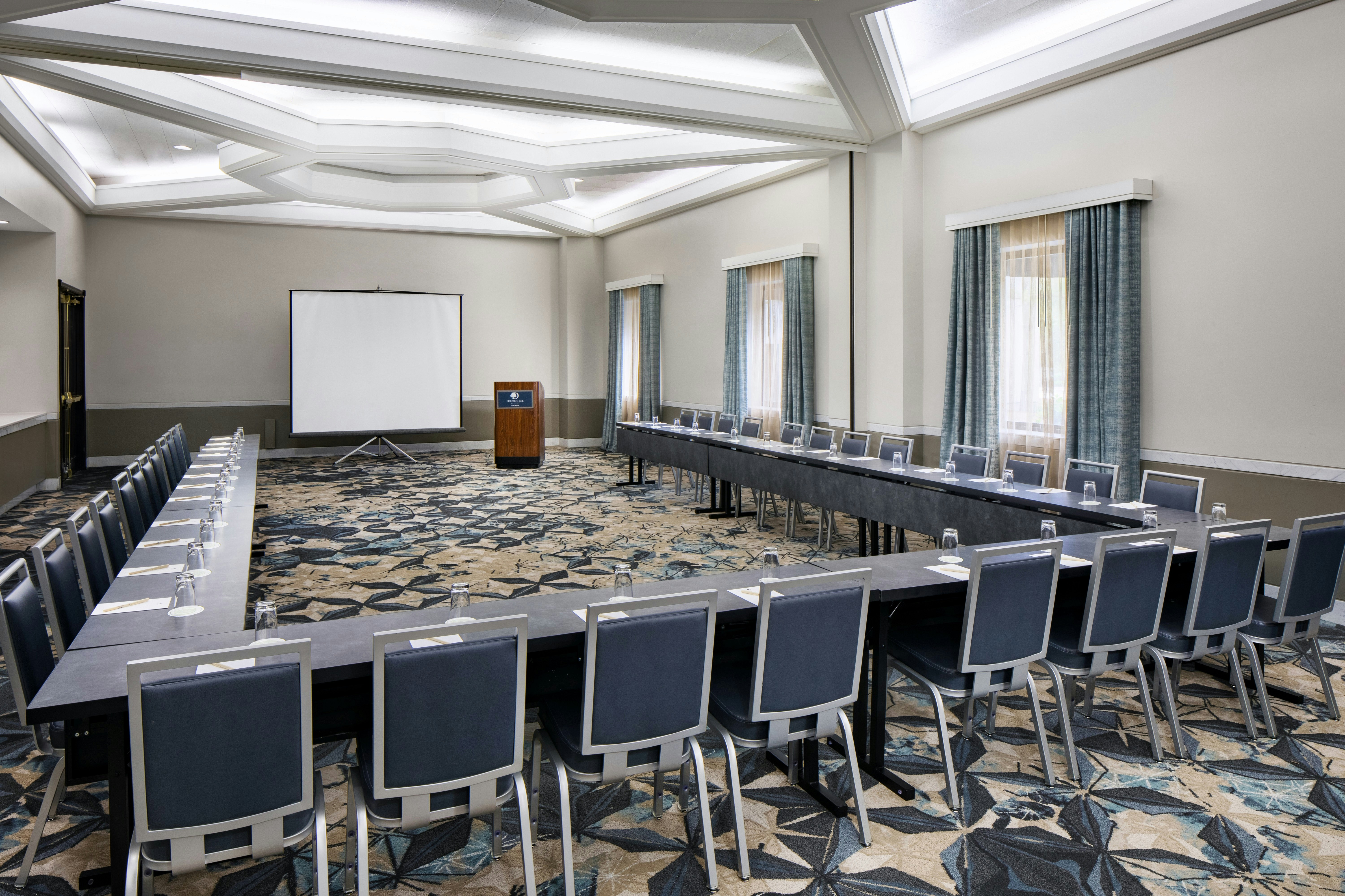 DoubleTree by Hilton Nashua 24/33