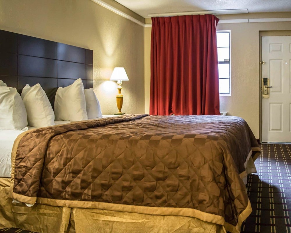 Rodeway Inn Near Ybor City - Casino 27/52