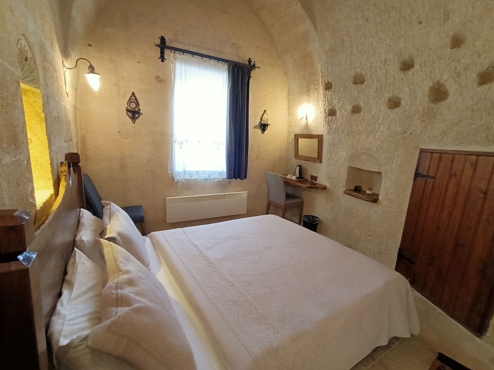 Apex Cave Hotel 3/61