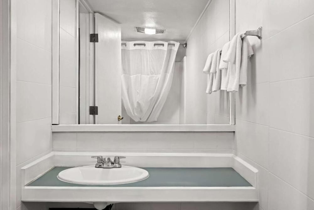 غرفة تنفيذية بسرير كينج، Airport FairBridge Inn Express Billings Downtown 8/9