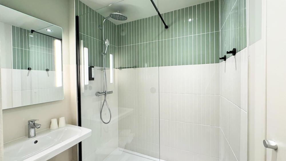 Kyriad Prestige Compiegne 64/65