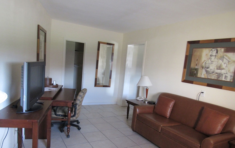 Alvin Extended Stay 40/62