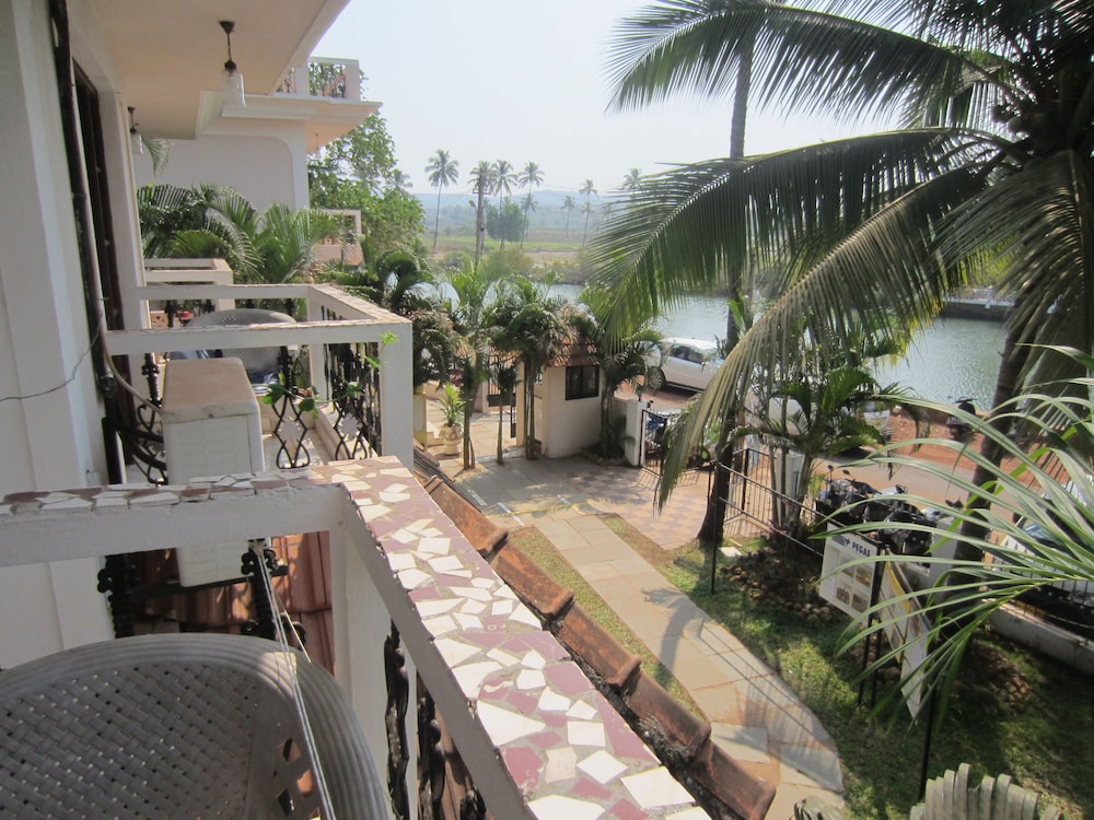 RIVERSIDE REGENCY RESORT 7/37
