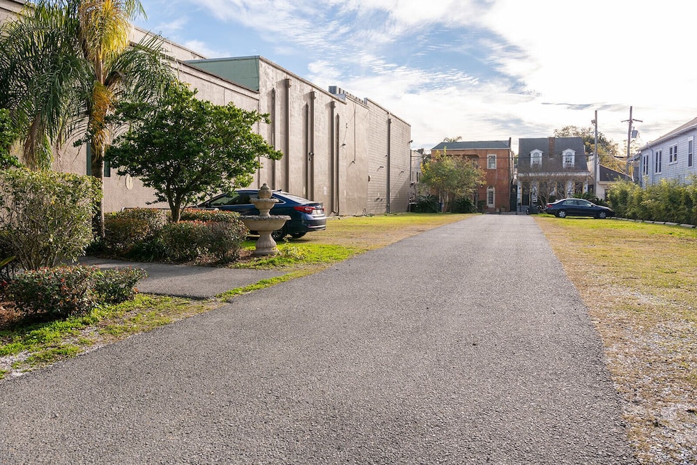 French Quarter Suites Hotel 43/55