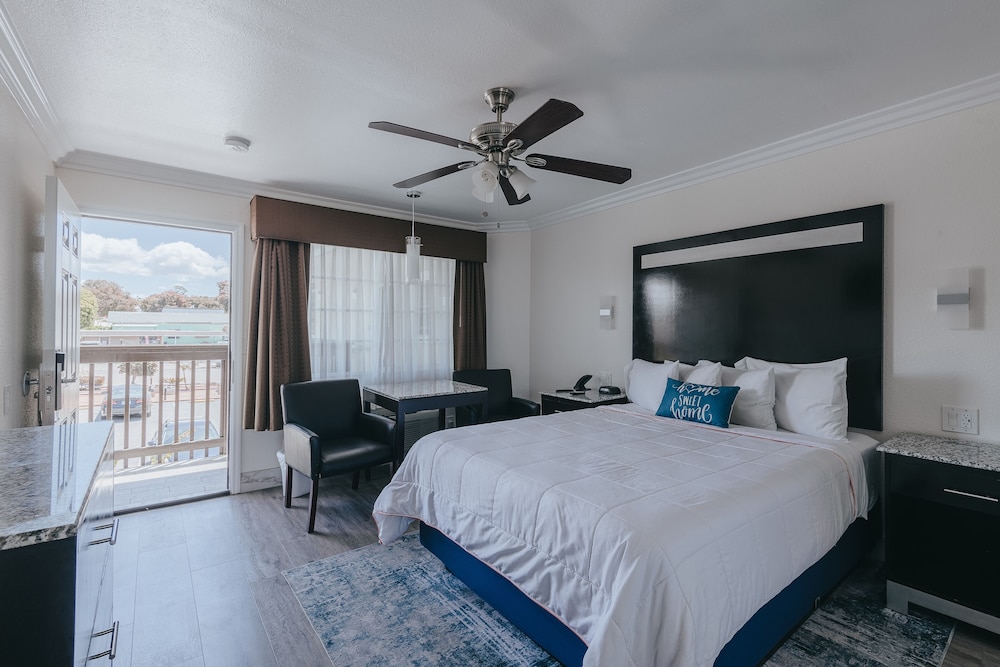 Upstairs, Deluxe, Queen Bed, Partial View