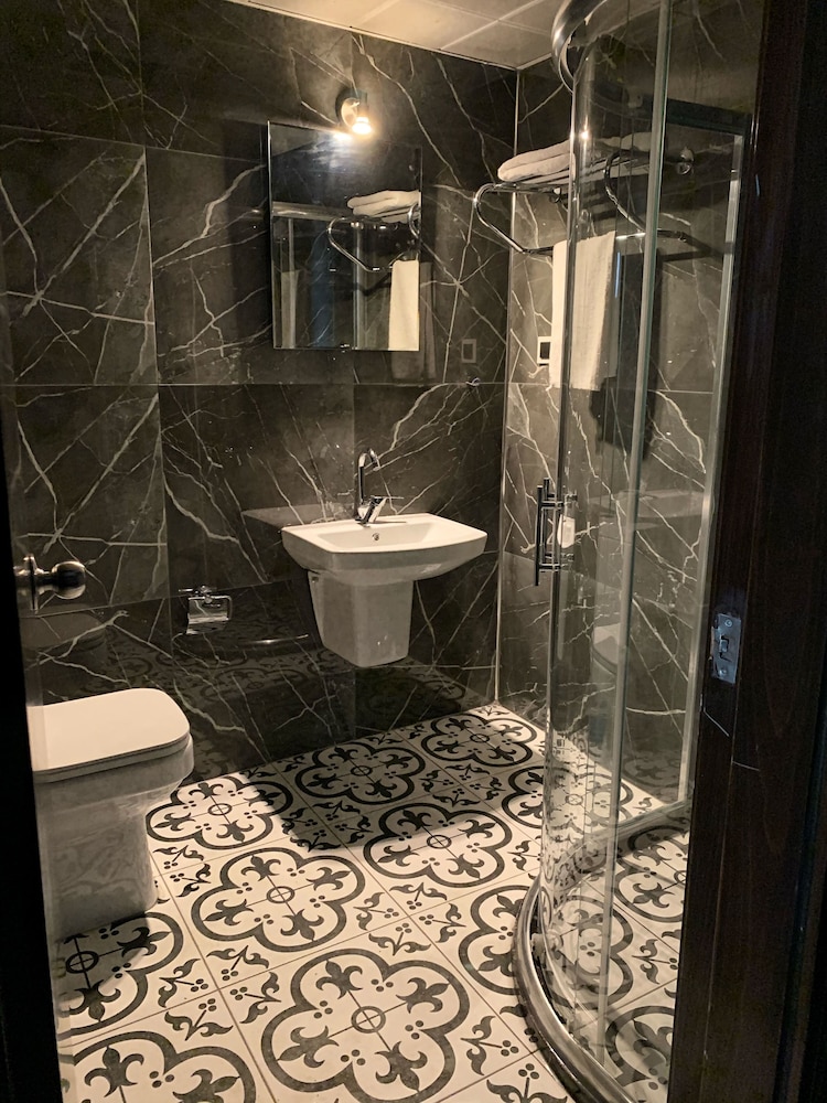 Omur Hotel 46/50