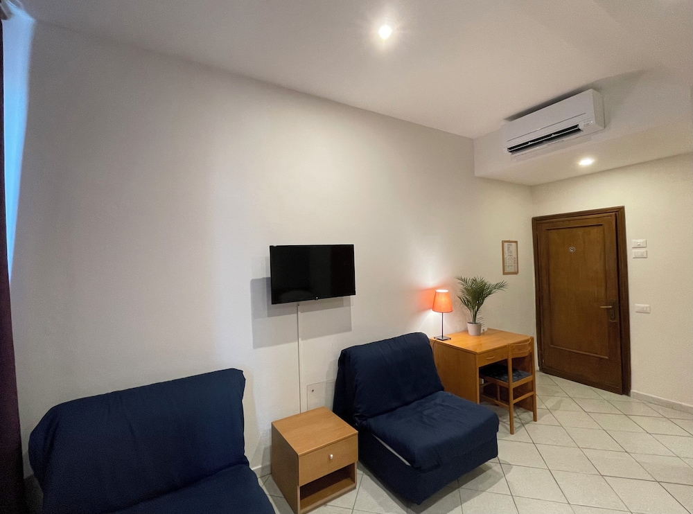 HOTEL LEOPOLDA 35/50
