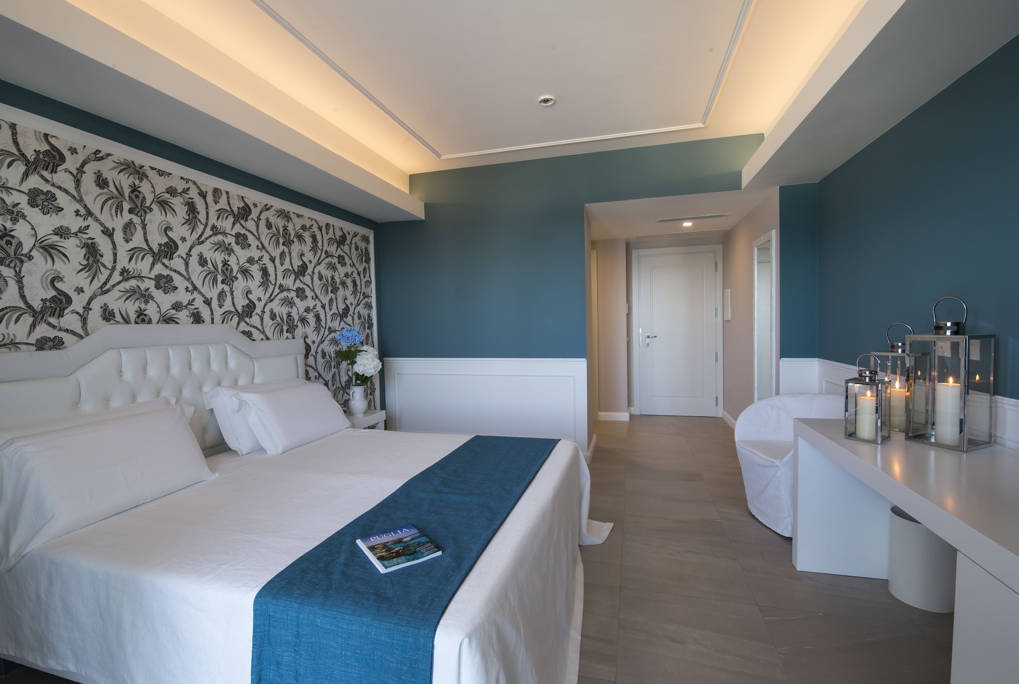 DELUXE, SUITE, QUEEN AND TWIN BEDS, SEA VIEW