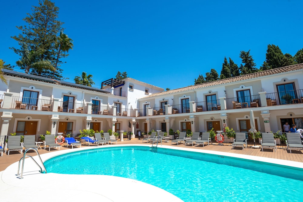 Paloma Blanca Boutique Hotel 46/50