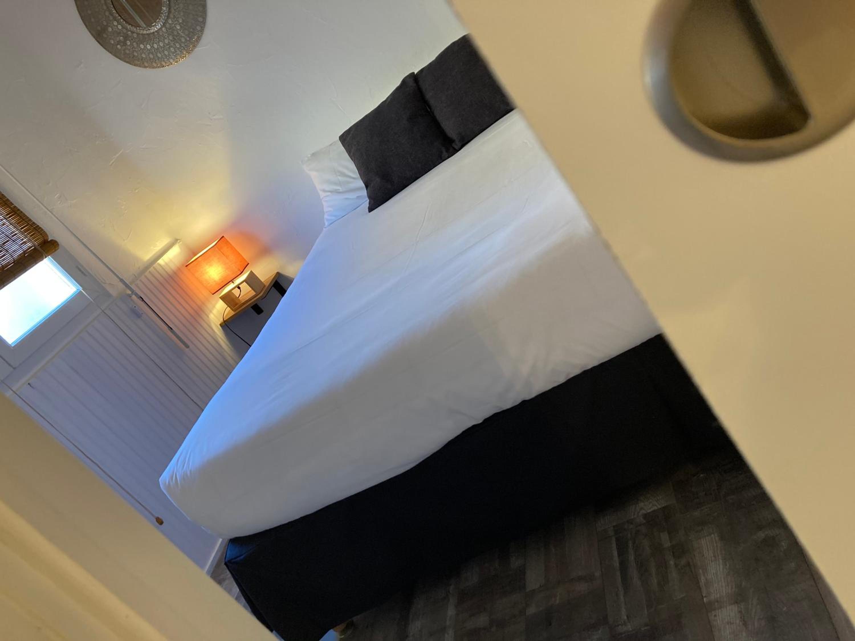 Hotel De La Mer 27/66