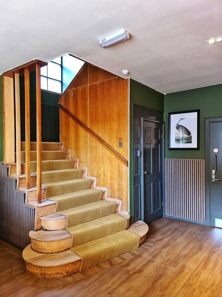 The Alyth Hotel 30/50