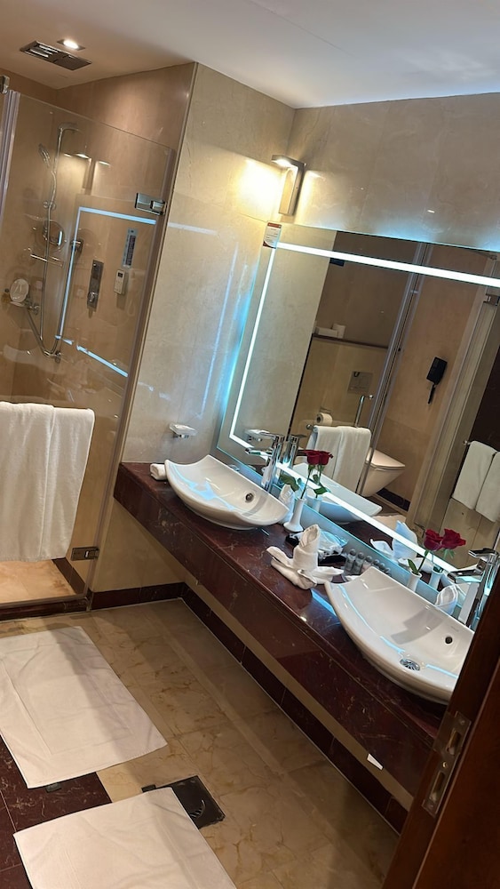 شركة رؤى الهجرة للخدمات الفندقية(Rua Al Hijrah Hotel) 50/50
