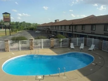 Super 8 by Wyndham Fort Scott 1/49