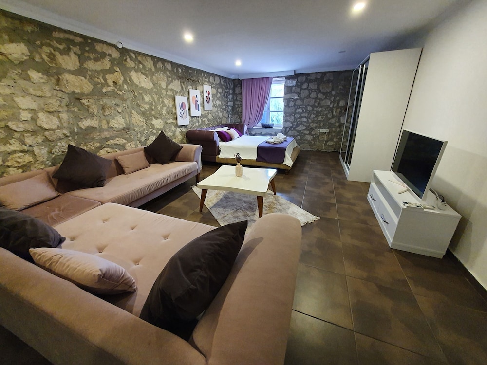 Leyla Suite 20/30