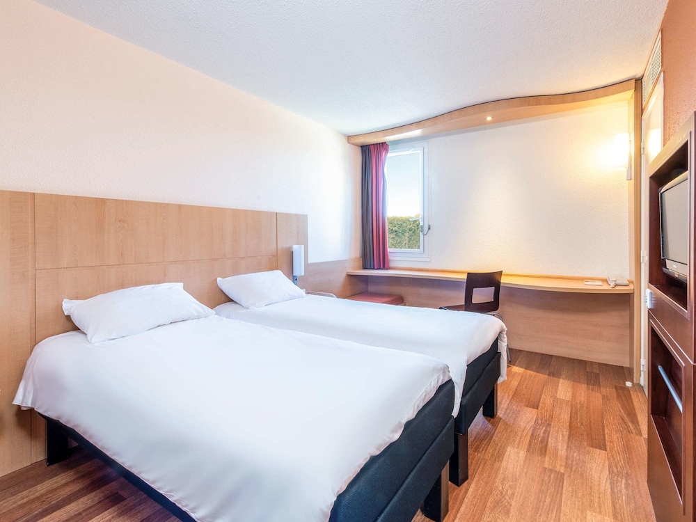 Ibis Issoire 14/57