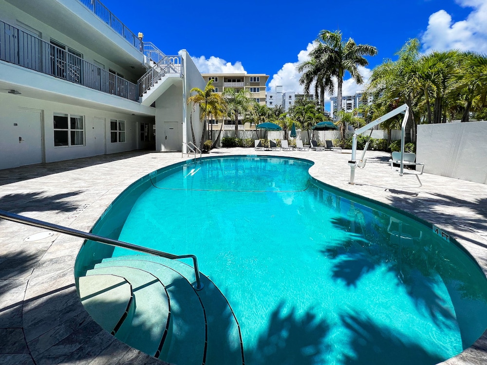 Royal Palms Resort And Spa A North Beach Village Resort Hotel 76/80