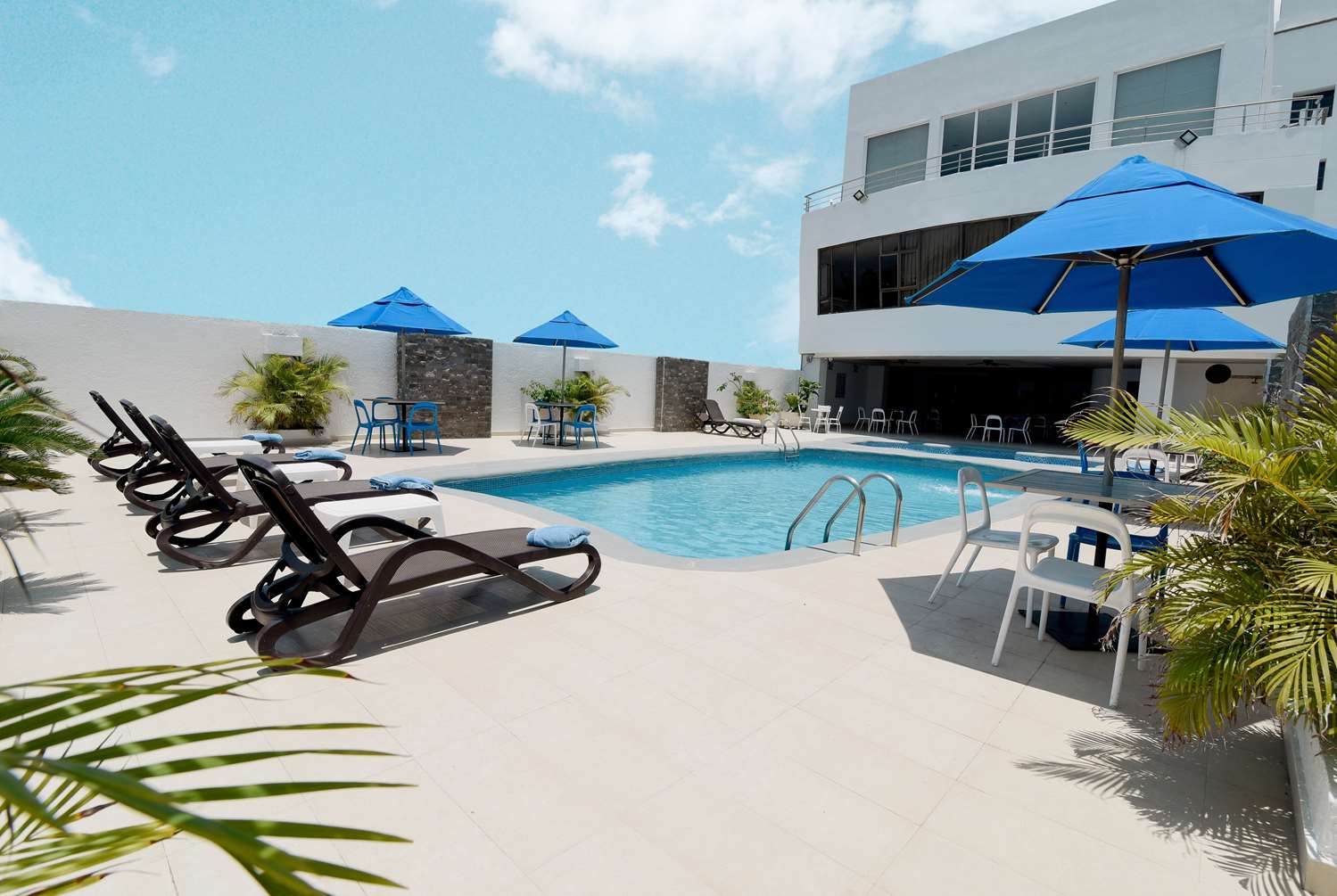 Howard Johnson by Wyndham Barranquilla Versalles 27/29