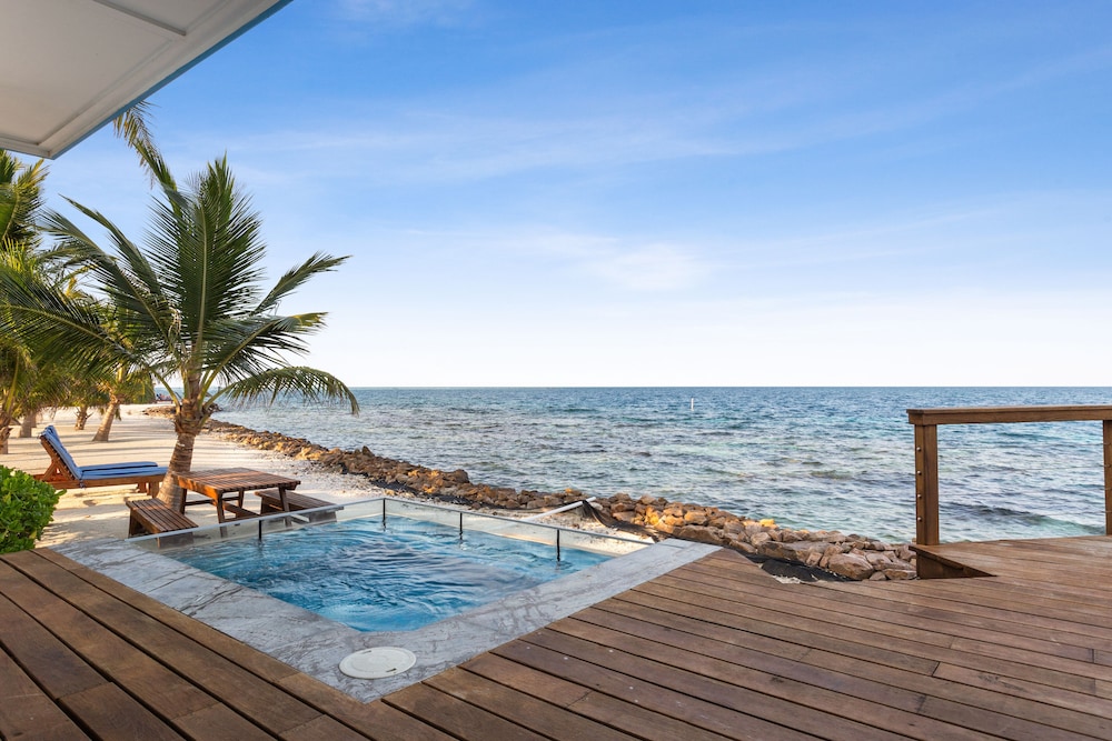 Hatchet Caye Resort 44/50