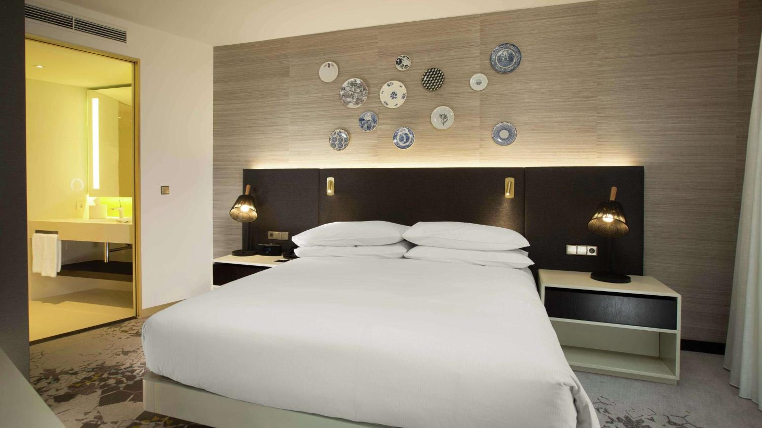FAMILY SUITE, KING BED, LOUNGE ACCESS
