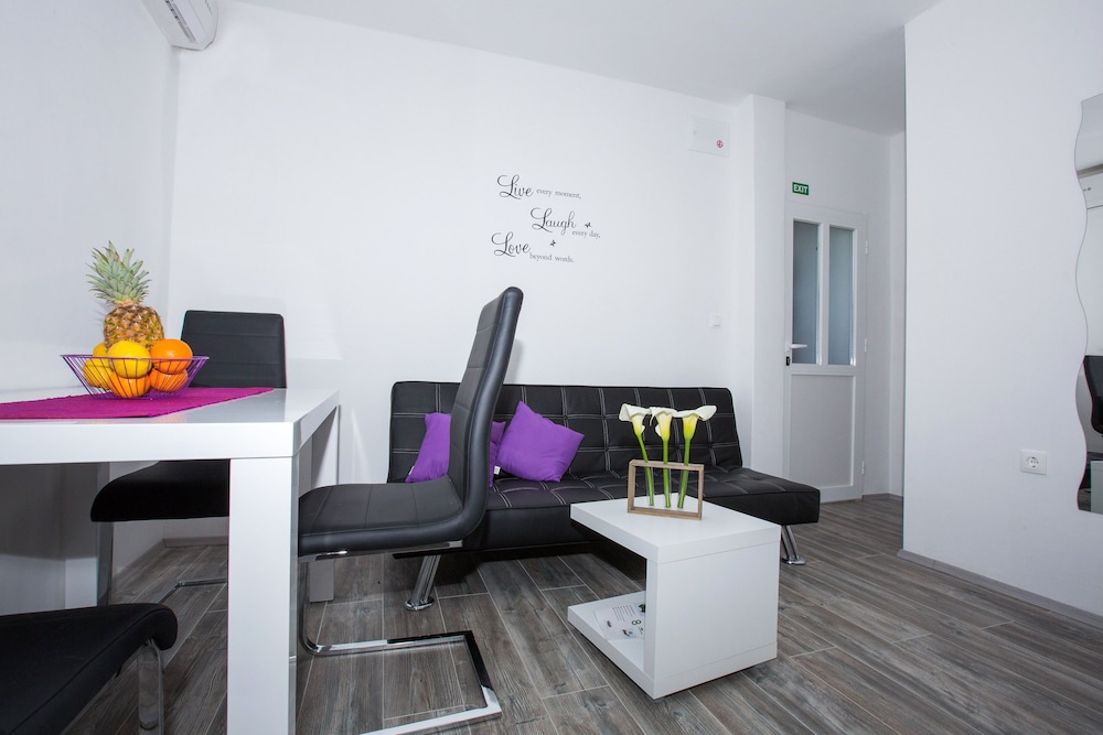 APARTMENTS VILLA ROZA 56/67