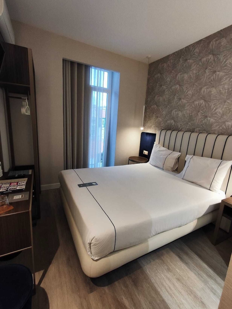 M'Ar De Ar Auria Hotel 11/47