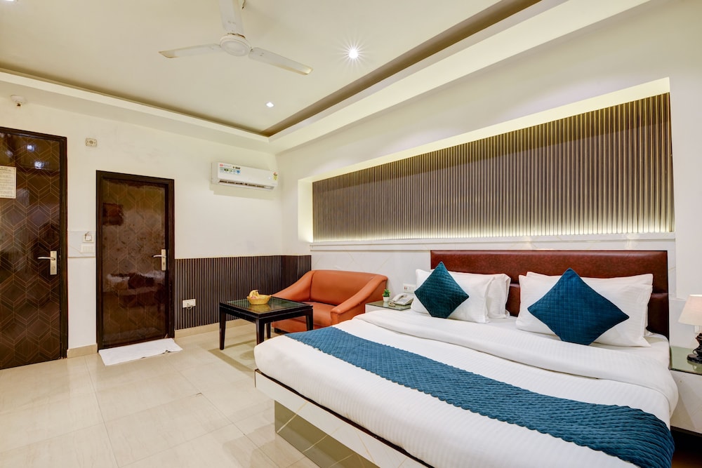 DELUXE, DOUBLE BED