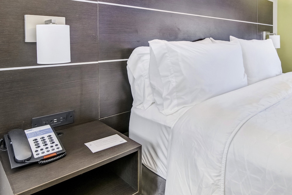 Holiday Inn Express and Suites Longview North 27/58