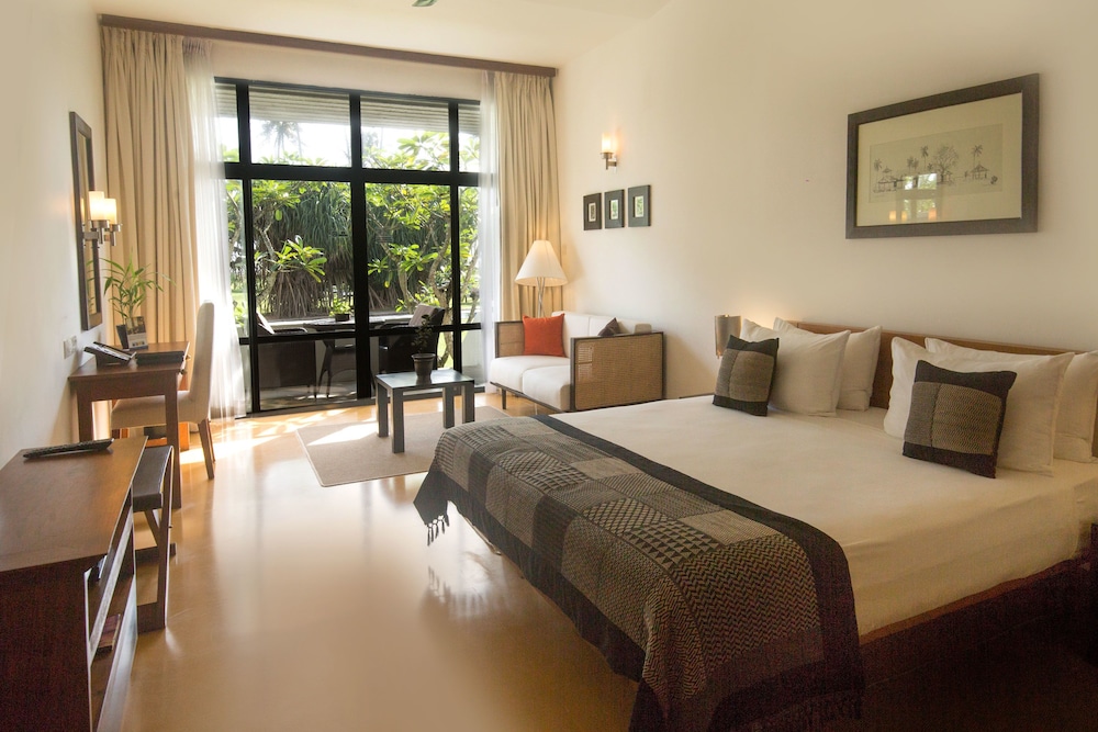 The Blue Water Hotel and Spa 12/50