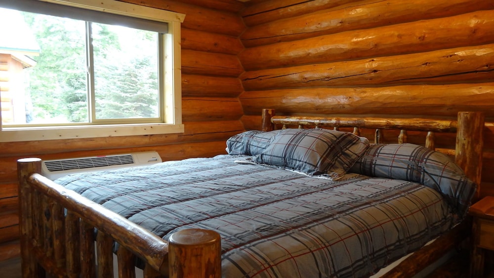 Bonners Ferry Log Inn 21/48