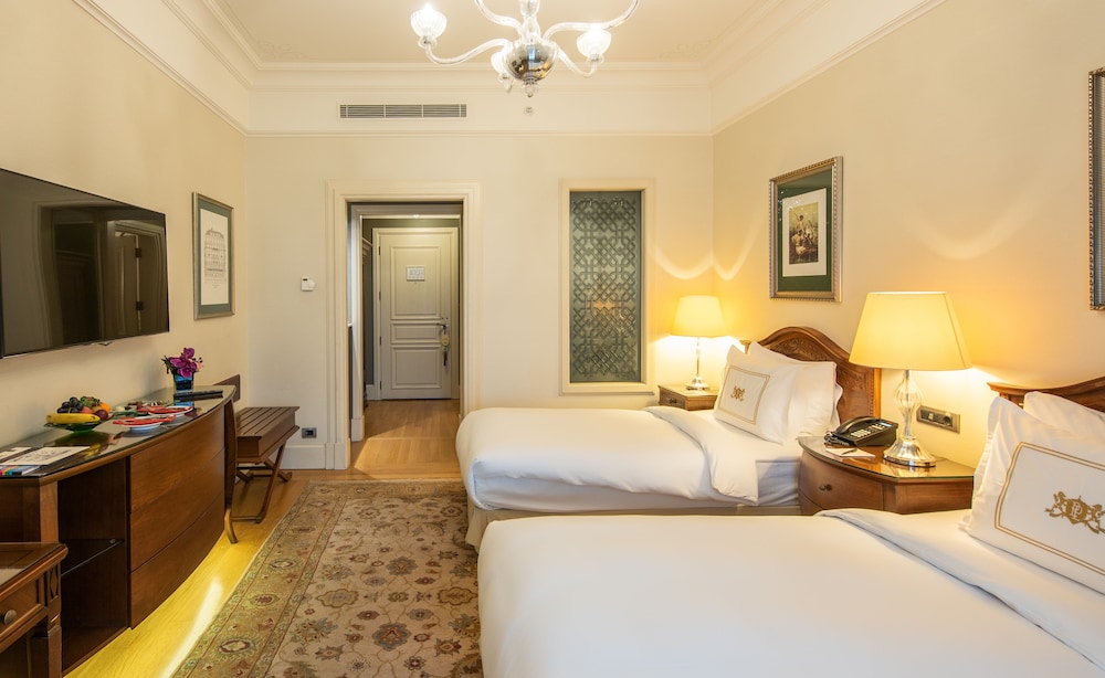 DELUXE, TWIN BEDS, GOLDEN HORN SIDE