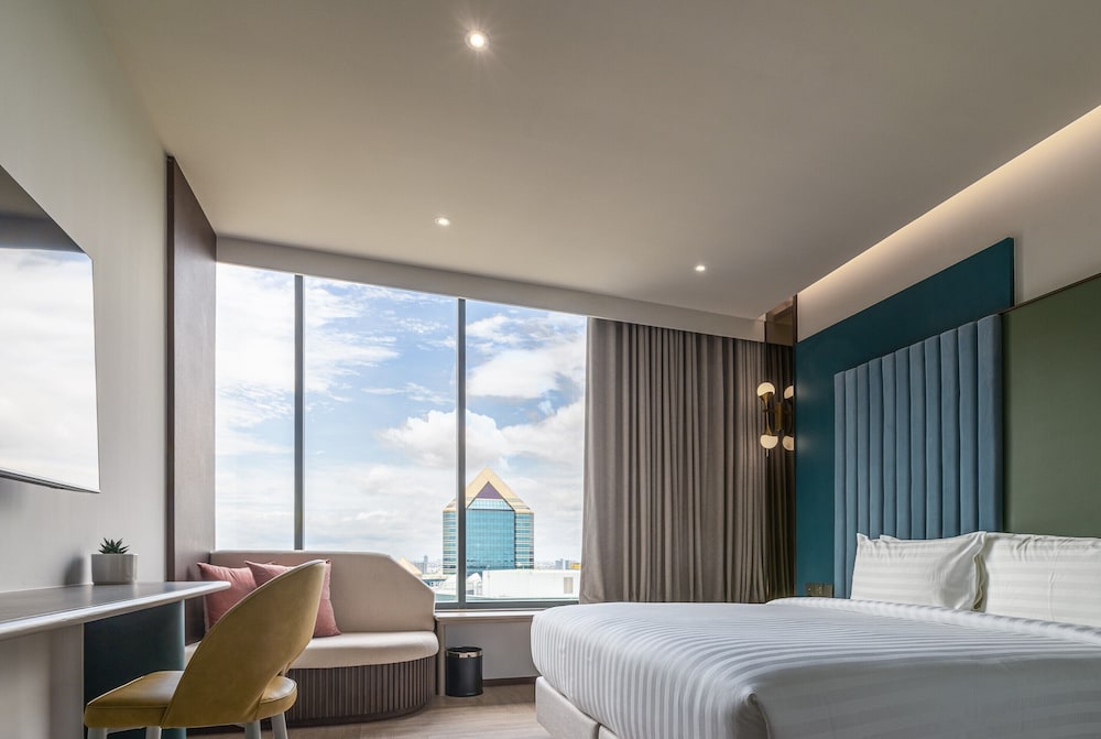 SUPERIOR KING ROOM
