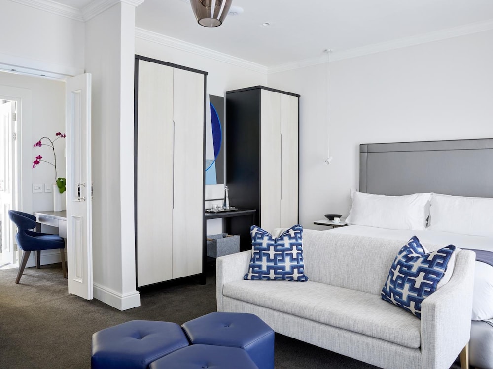 Manor House At The Queen Victoria Hotel 10/46