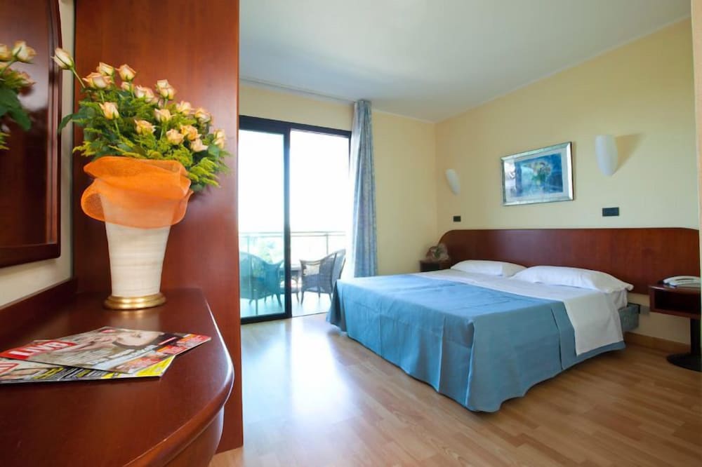HOTEL FALCONE 8/32