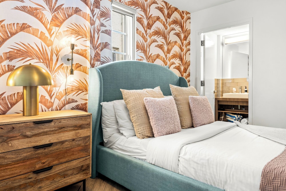 Luxuri Suites 36/50